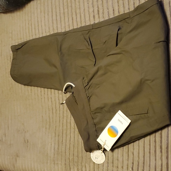 Vuori Other - Vuori DuraTerre Riptop traveler Jogger cargo pants XXL new with tags.